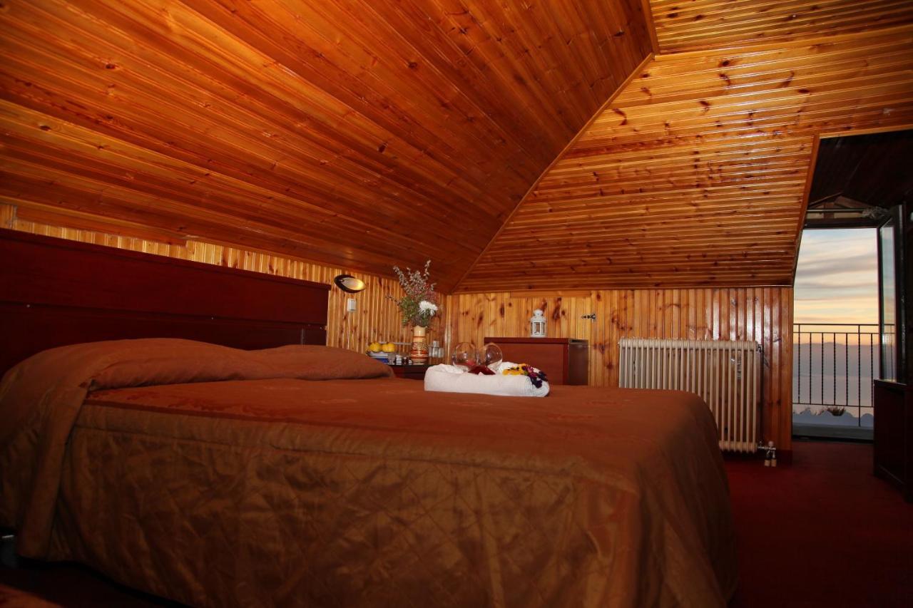 Tasia Mountain Hotel Hania Ngoại thất bức ảnh