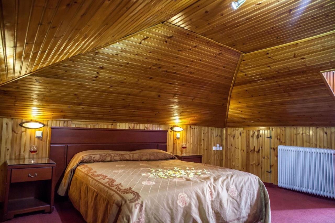 Tasia Mountain Hotel Hania Ngoại thất bức ảnh